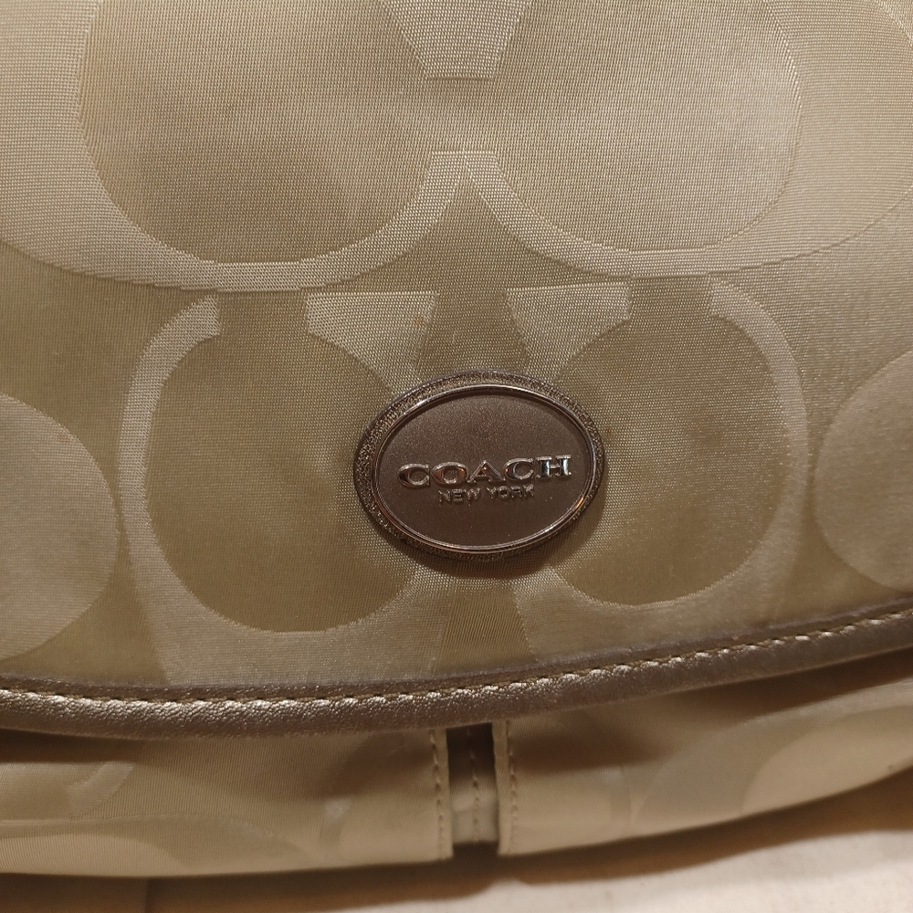 Coach Cream and Tan Shoulder Bag - Picture 3 of 11
